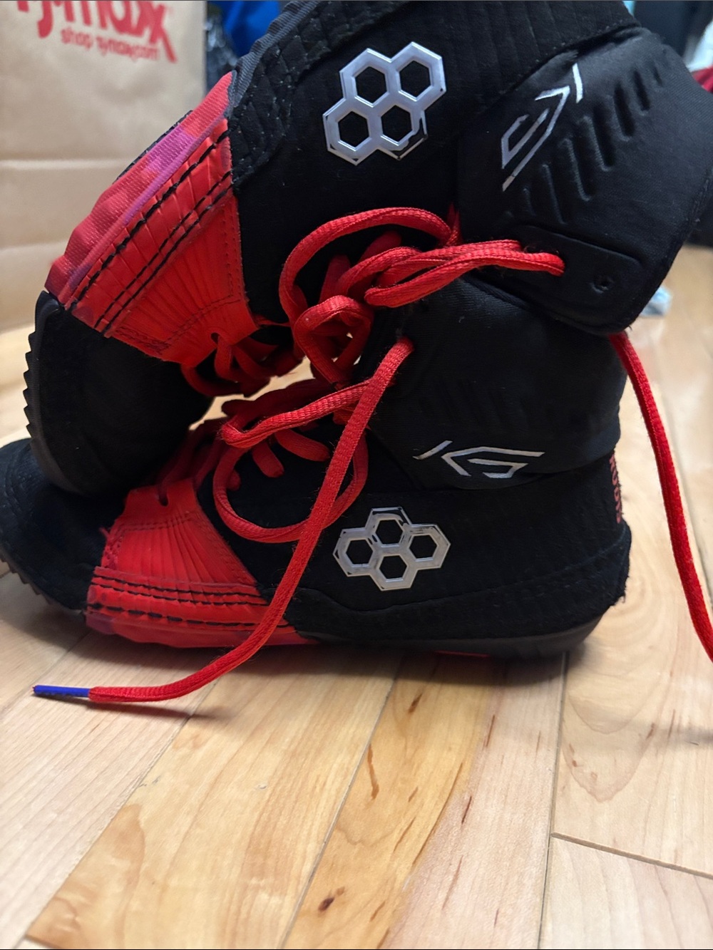 Kyle Synder powers RUDIS-Black and red size (6.5M) (8W) no box